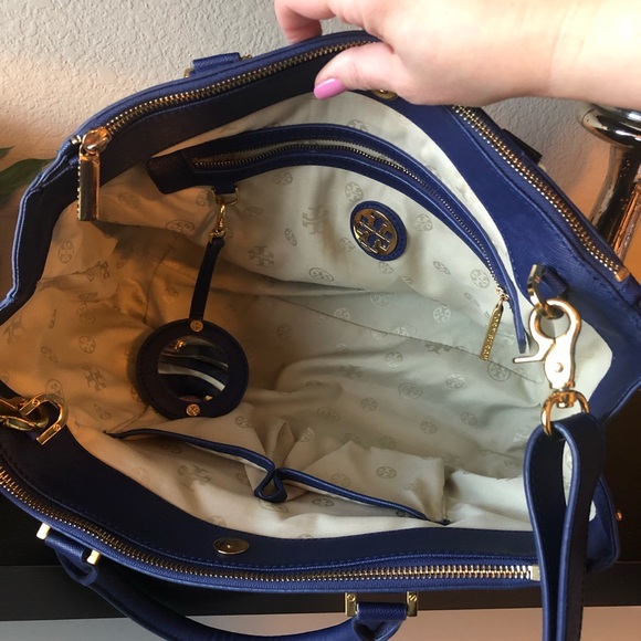 GUC Tory Burch Robinson Luggage Double-Zip Tote - Picture 4 of 11